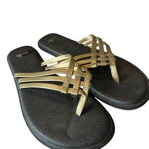 Sanuk Gold Strappy flip flops with yoga mat insole women’s size 9